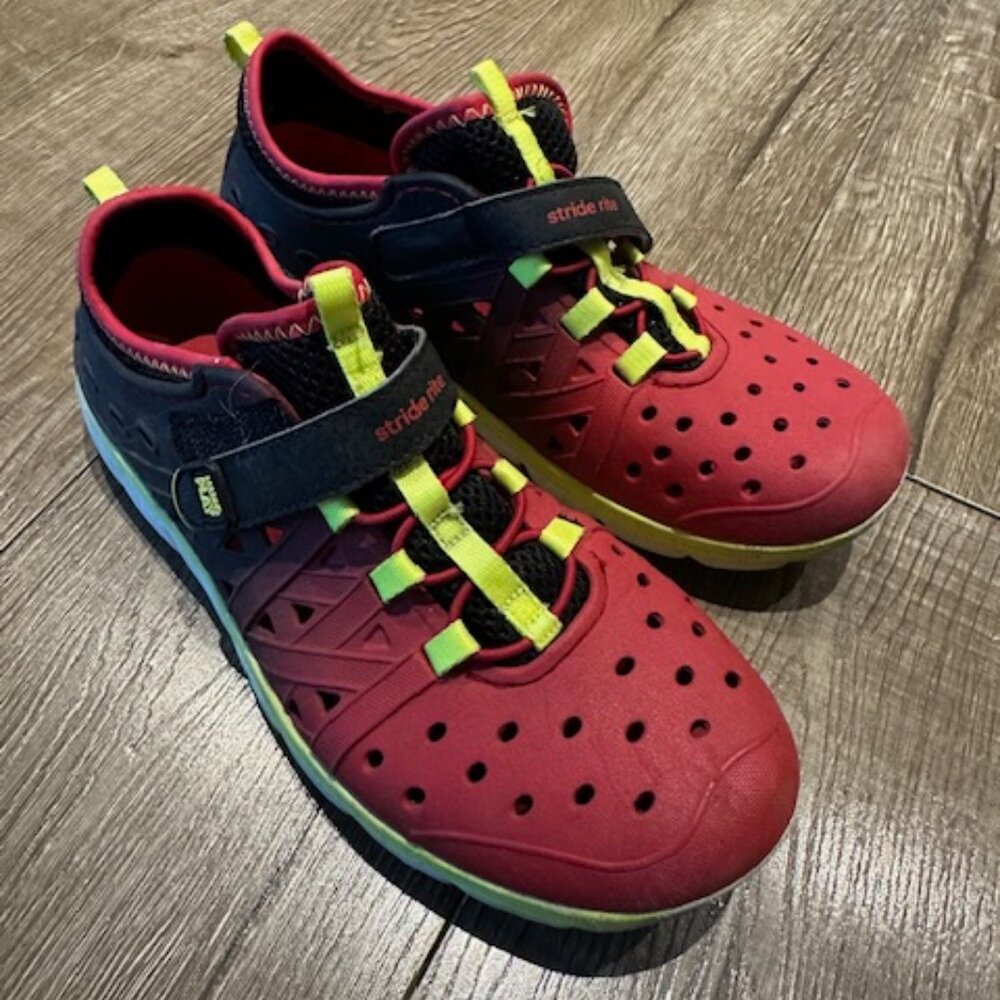 Stride rite water shoes size 3 youth